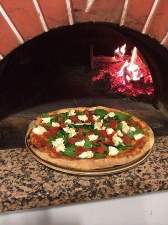 Pizzeria Toto' con Forno a Legna